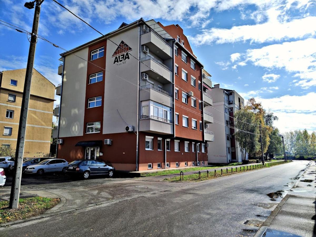 Apartman Espresso Sa Parkingom スレムスカ・ミトロヴィツァ エクステリア 写真