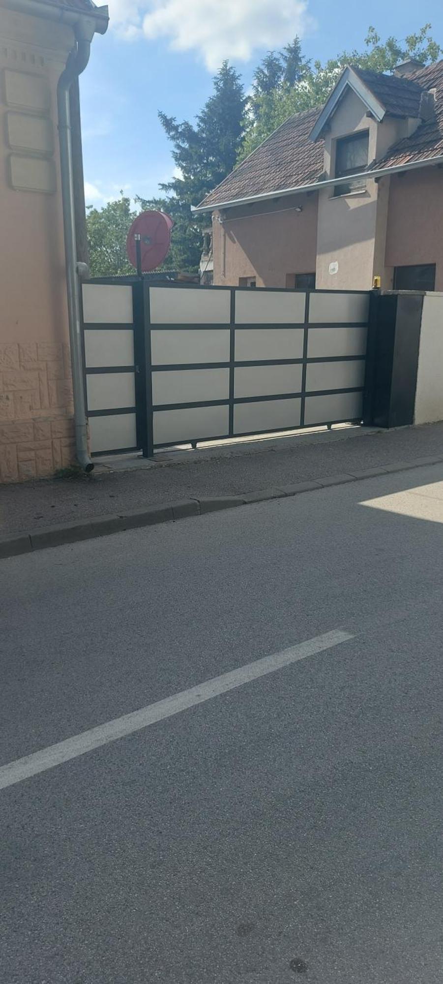 Apartman Espresso Sa Parkingom スレムスカ・ミトロヴィツァ エクステリア 写真